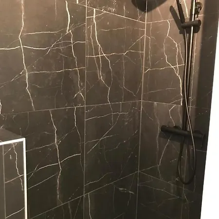 Design Terrace And Live In Marlyne Apartman *